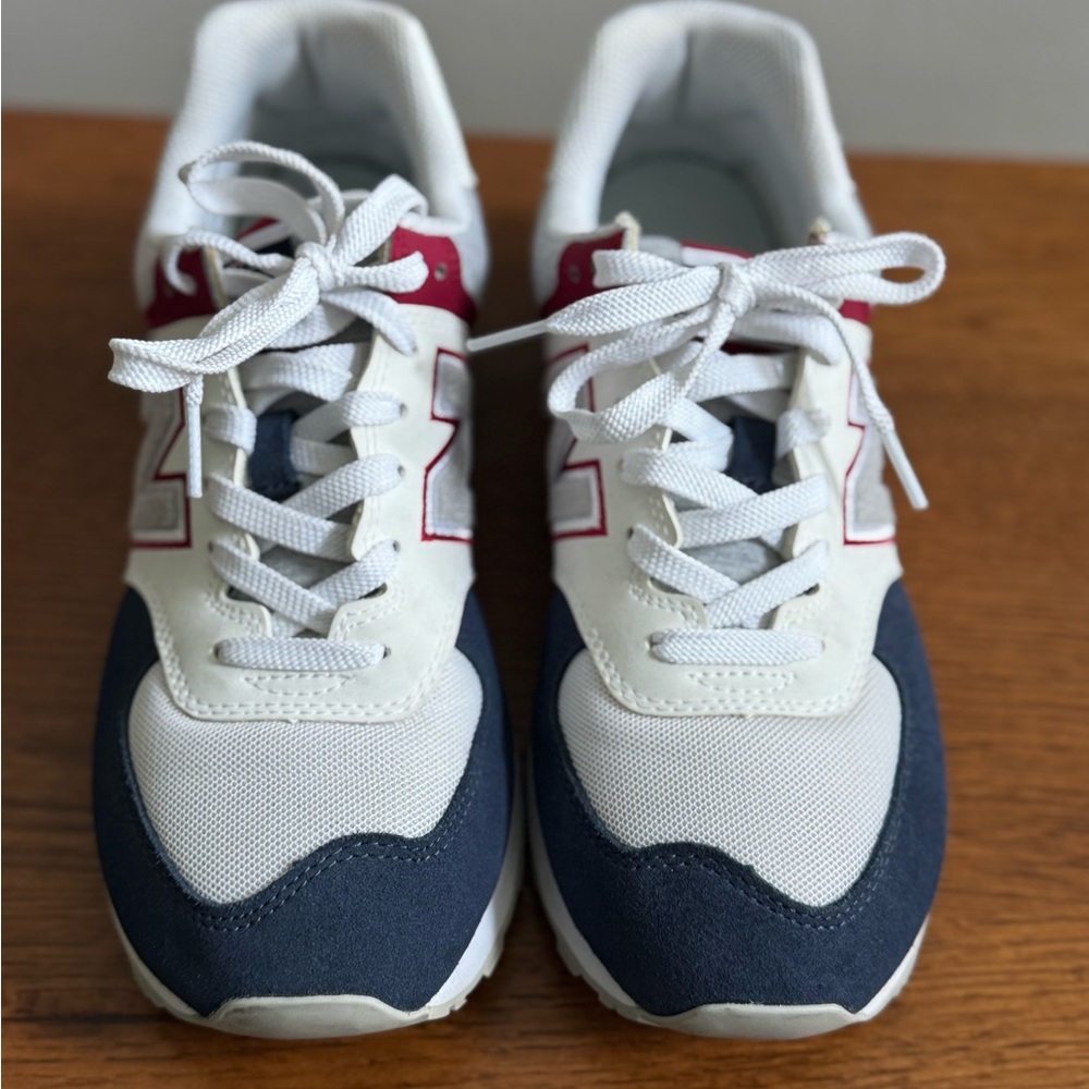 Women’s New Balance 574 Indigo Crimson- Size 10- like NEW